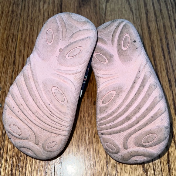 Bundle of Two Pairs of Summer Shoes, Toddler Girl Size 5 - Picture 6 of 12